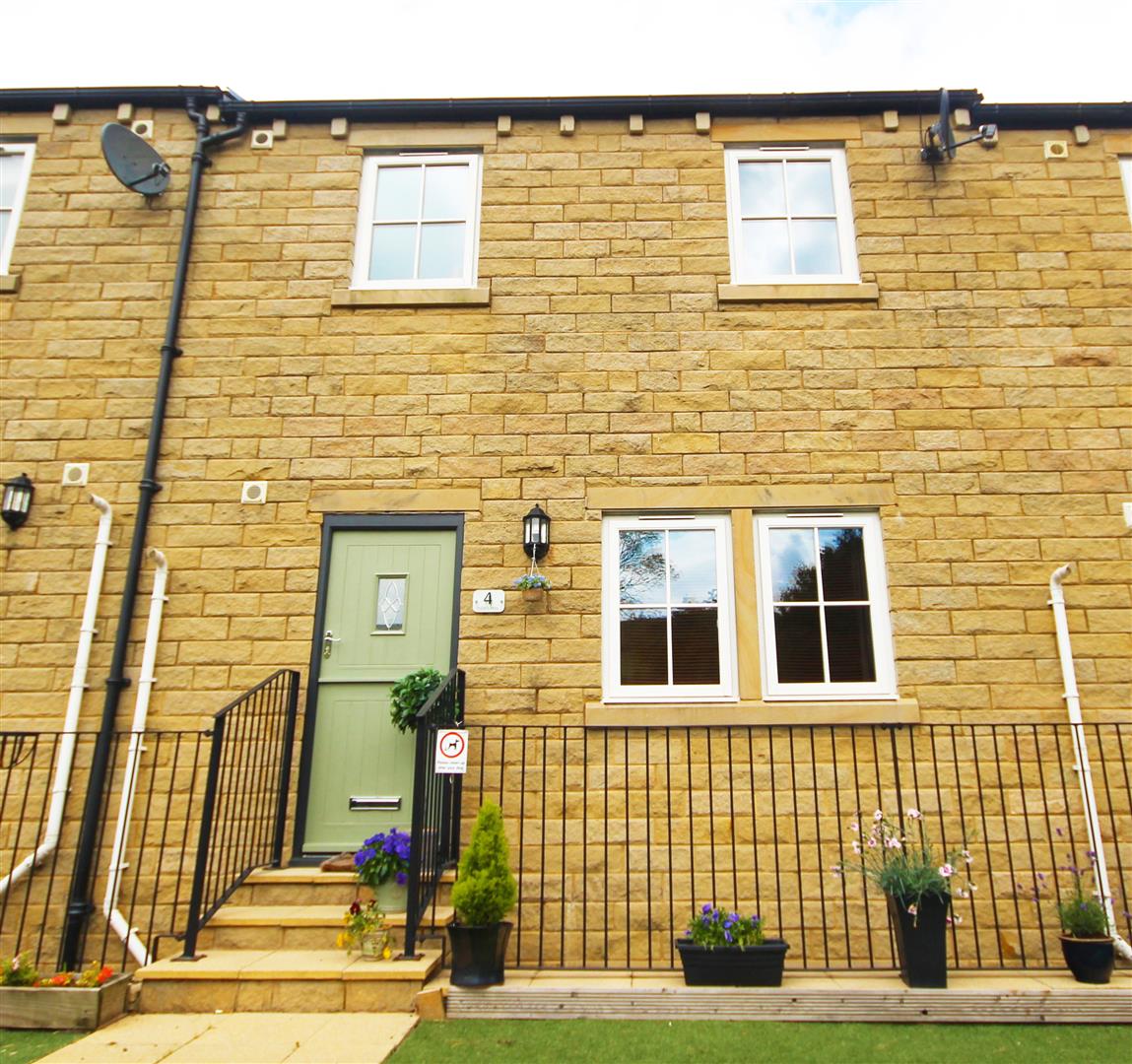 4 bedroom townhouse house SSTC in Trawden - IMG_3361.jpg